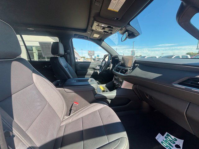 Used 2024 GMC Yukon SLT w/ SLT Premium Package AWD/4WD image 16