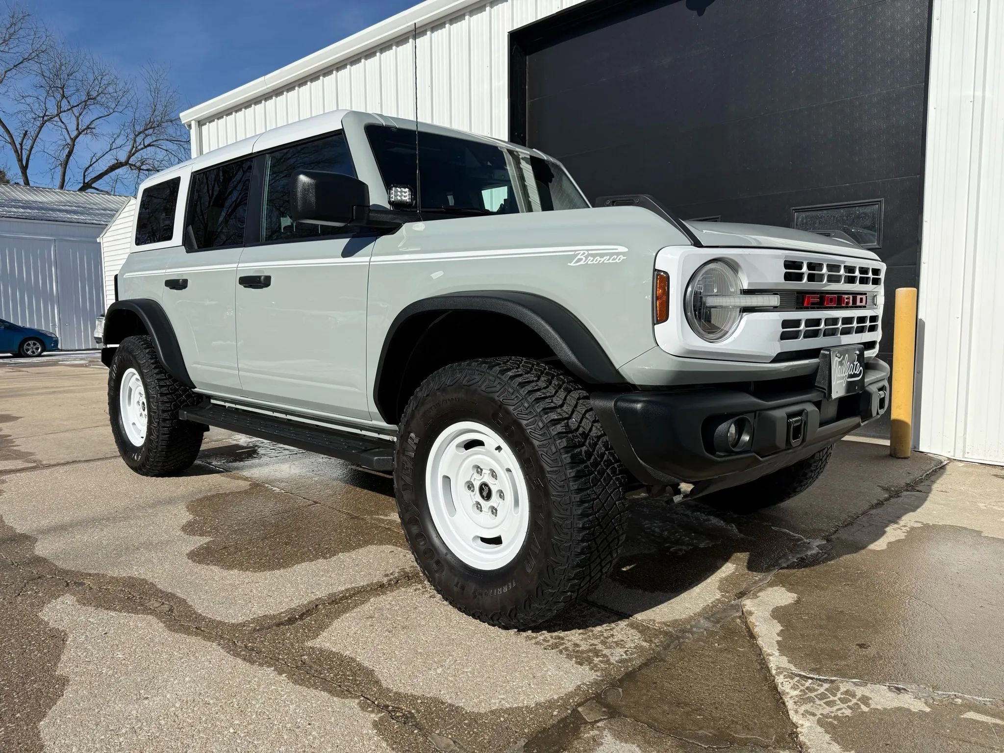 Used 2023 Ford Bronco Heritage Edition image 2