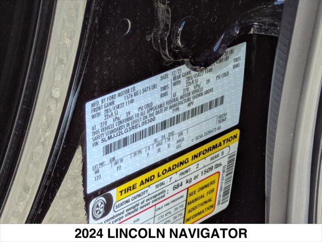 Used 2024 Lincoln Navigator Reserve AWD/4WD image 25