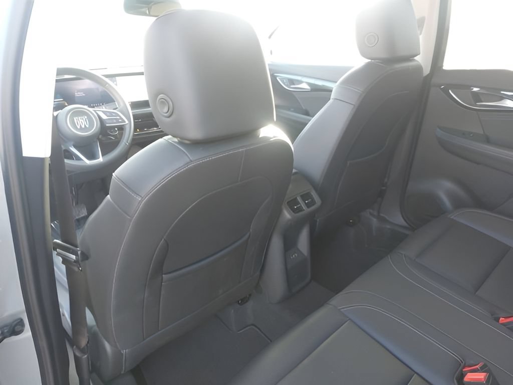 Used 2025 Buick Envision Preferred AWD/4WD image 27