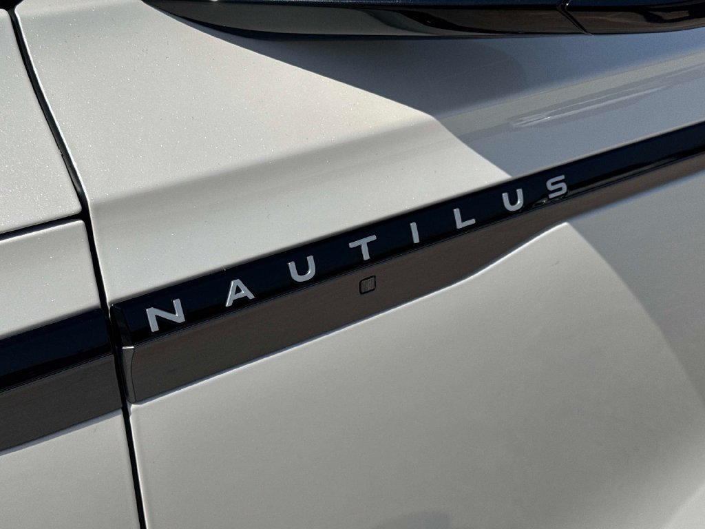 Used 2026 Lincoln Nautilus Reserve w/ Jet Appearance Package AWD/4WD image 9