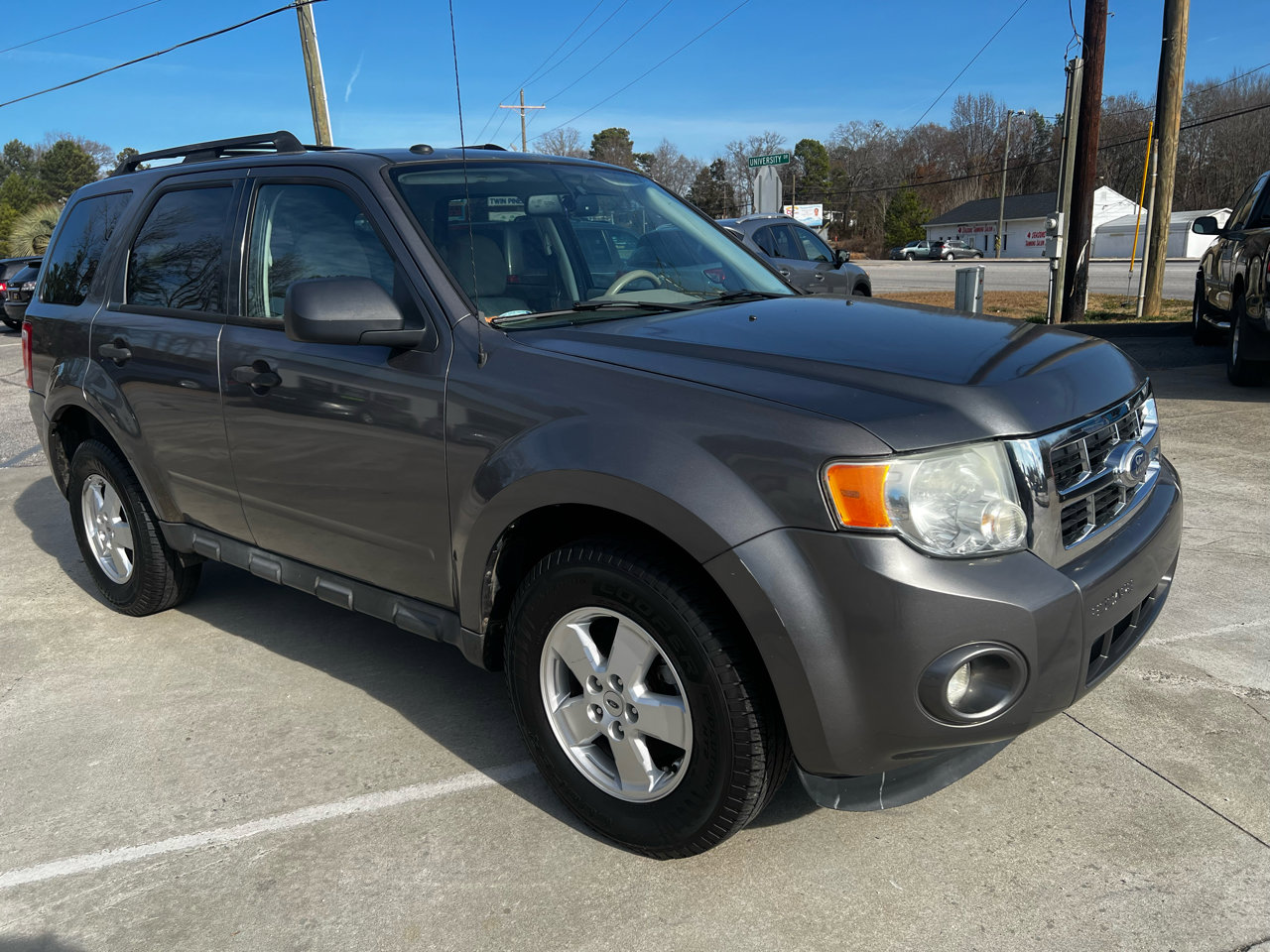 Used 2011 Ford Escape XLT w/ Cargo Pkg image 1