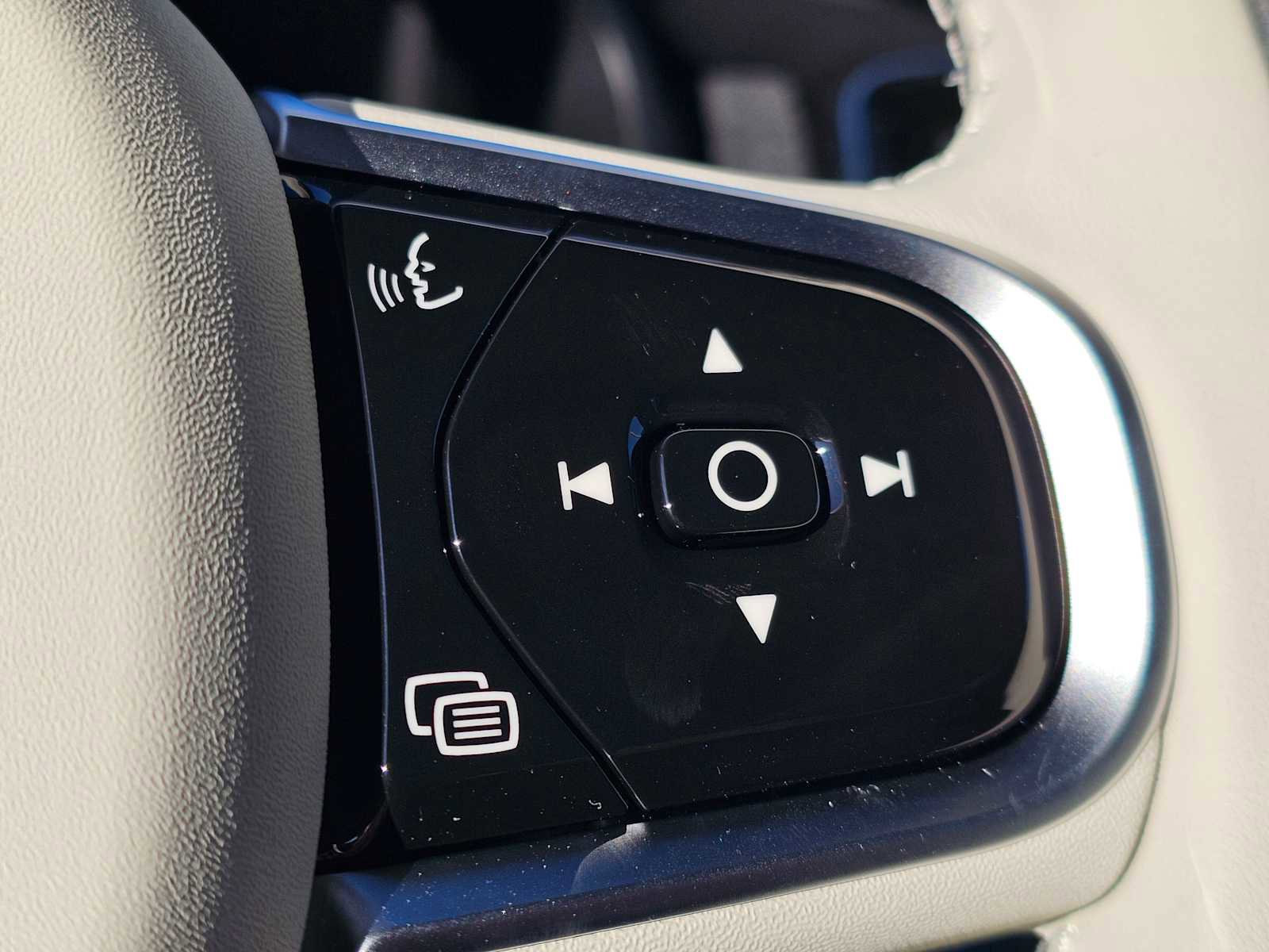 New 2025 Volvo XC90 B6 Ultra image 38