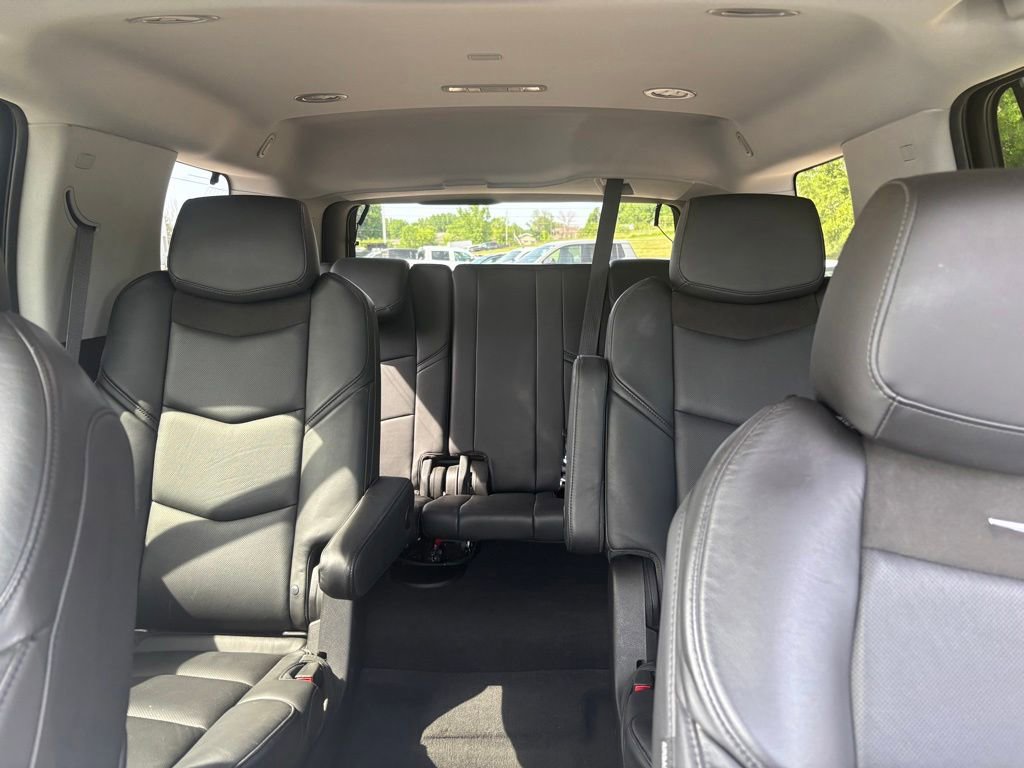 Used 2019 Cadillac Escalade Luxury w/ LPO, Radiant Package AWD/4WD image 35