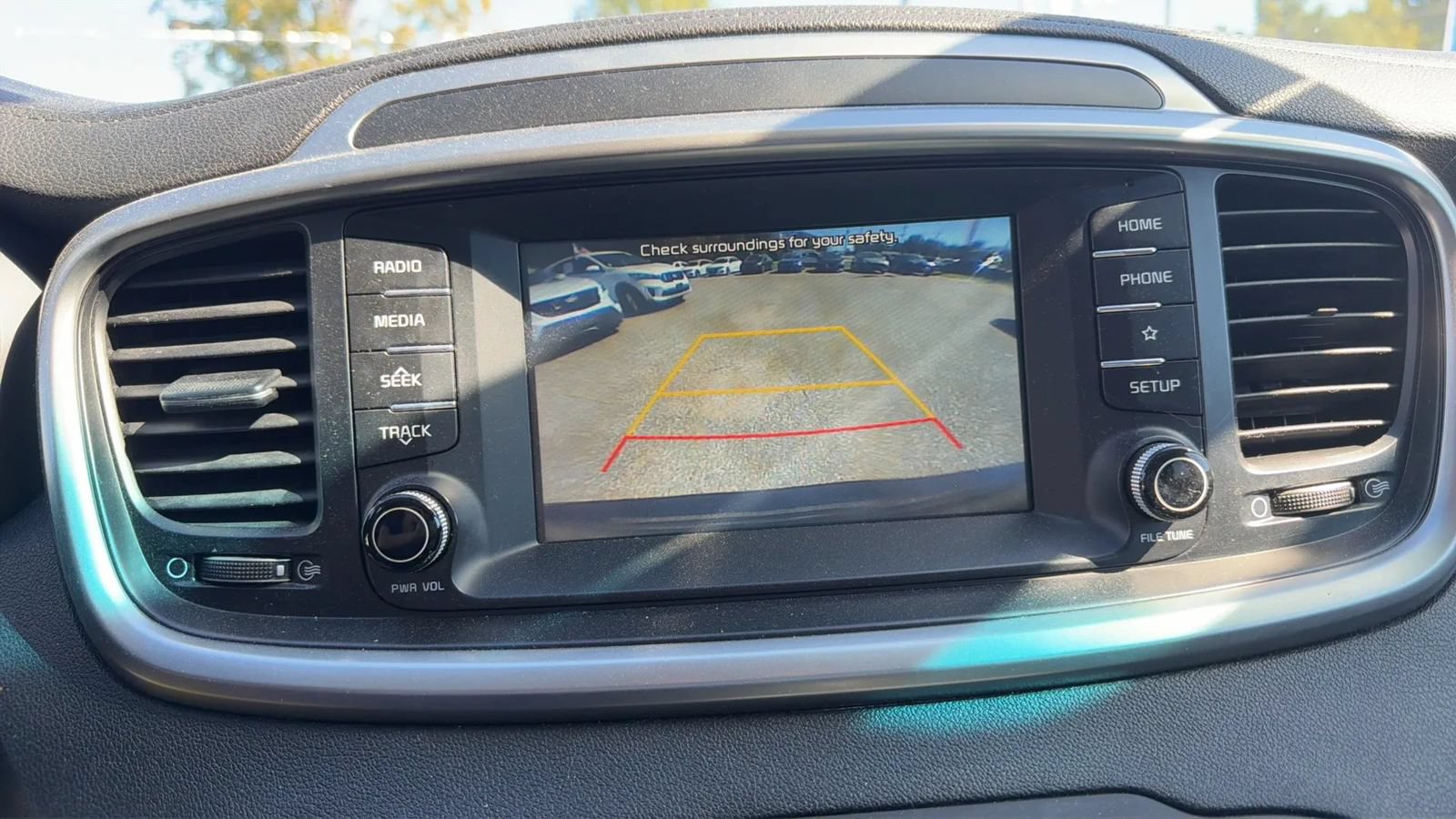 Used 2020 Kia Sorento LX FWD image 23