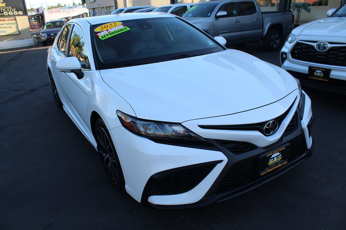 Used 2022 Toyota Camry SE w/ Convenience Package FWD image 8