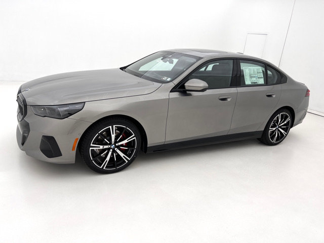Used 2027 BMW 530i xDrive w/ M Sport Package AWD/4WD image 2