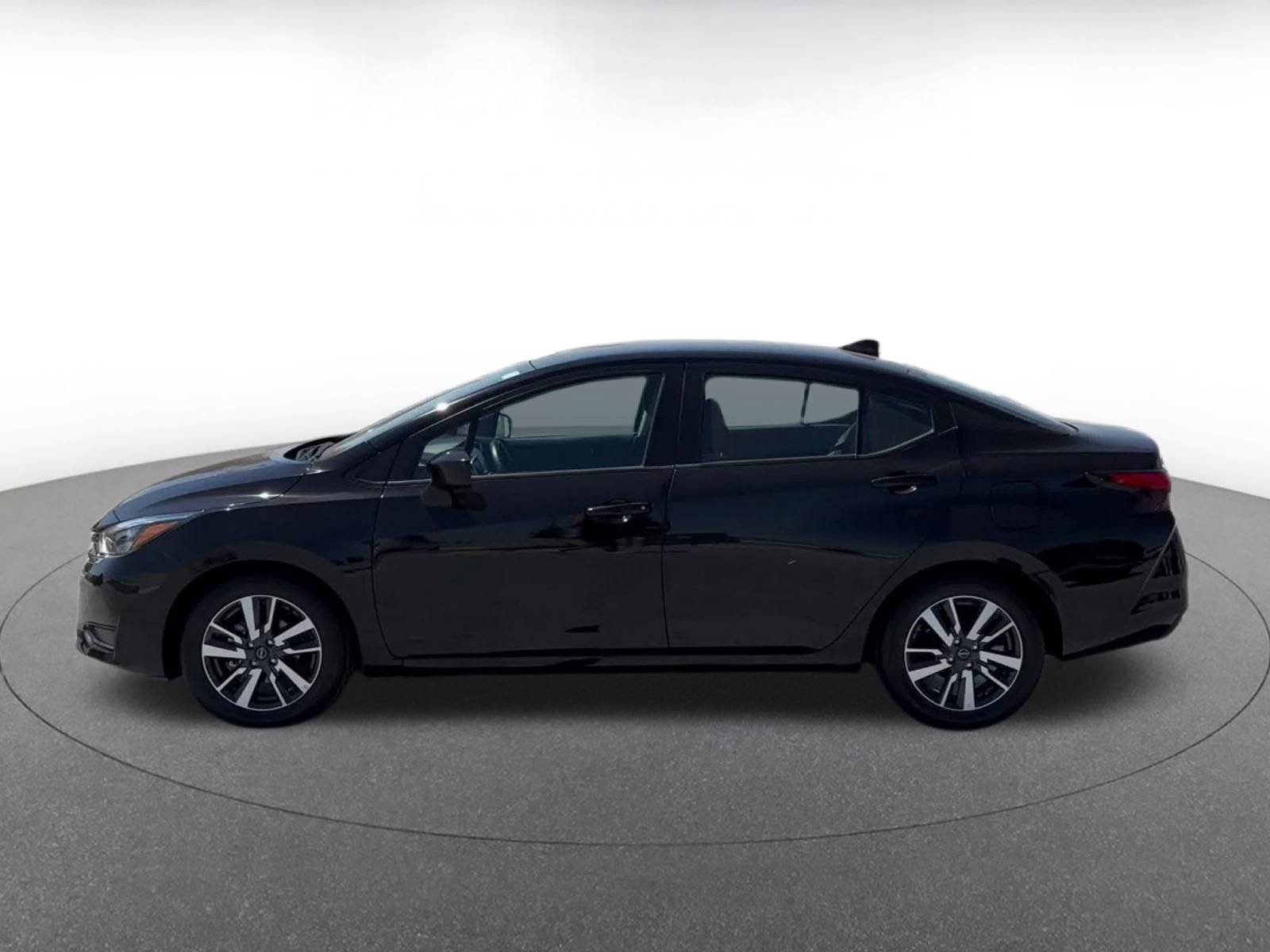 Used 2025 Nissan Versa SV FWD image 9