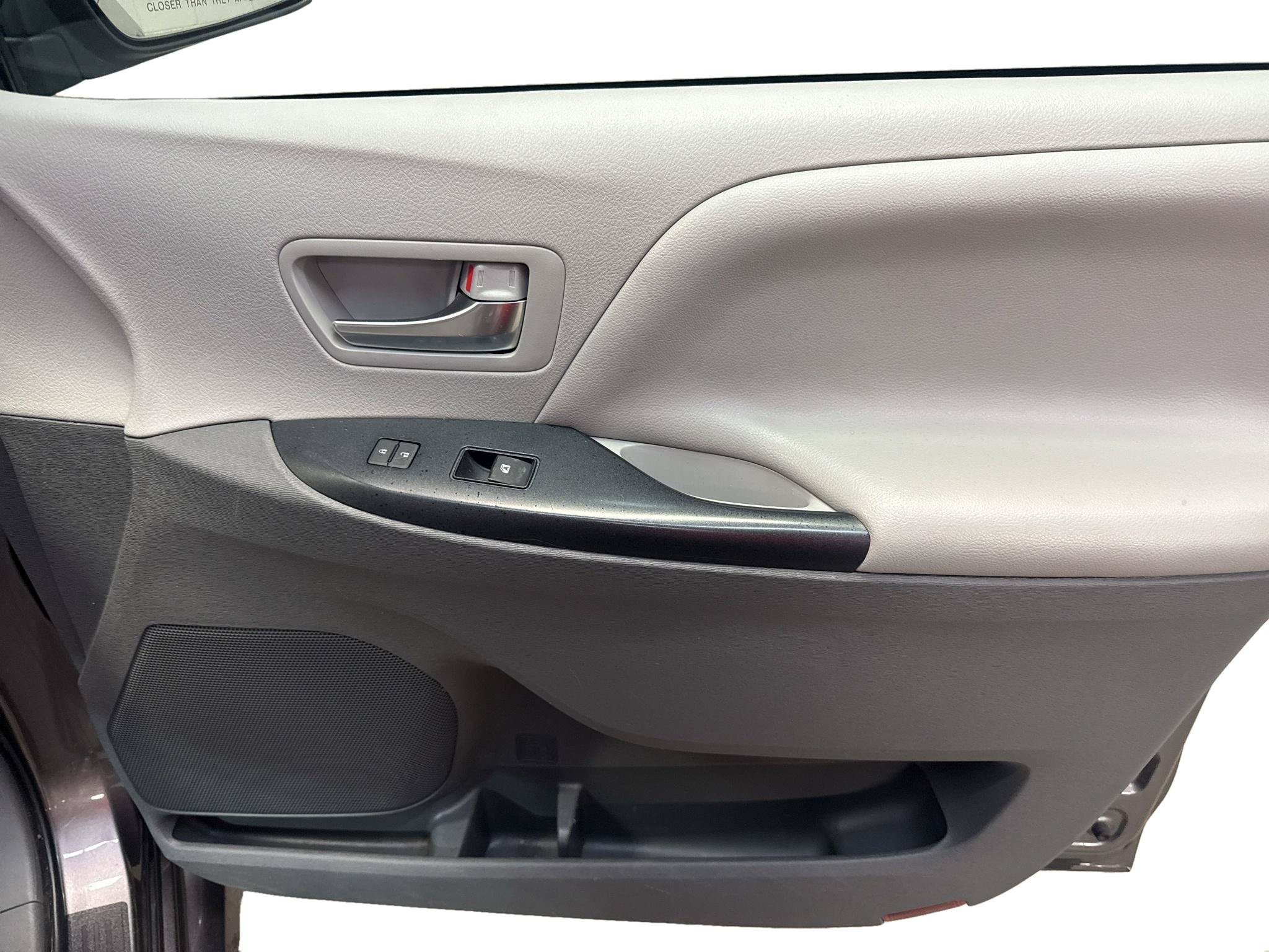 Used 2020 Toyota Sienna LE FWD image 21