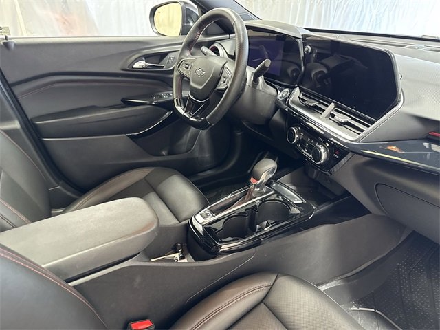 Used 2024 Chevrolet Trax RS w/ Sunroof Package image 27