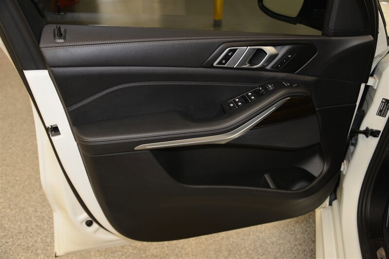 Used 2025 BMW X5 xDrive40i w/ M Sport Package AWD/4WD image 36
