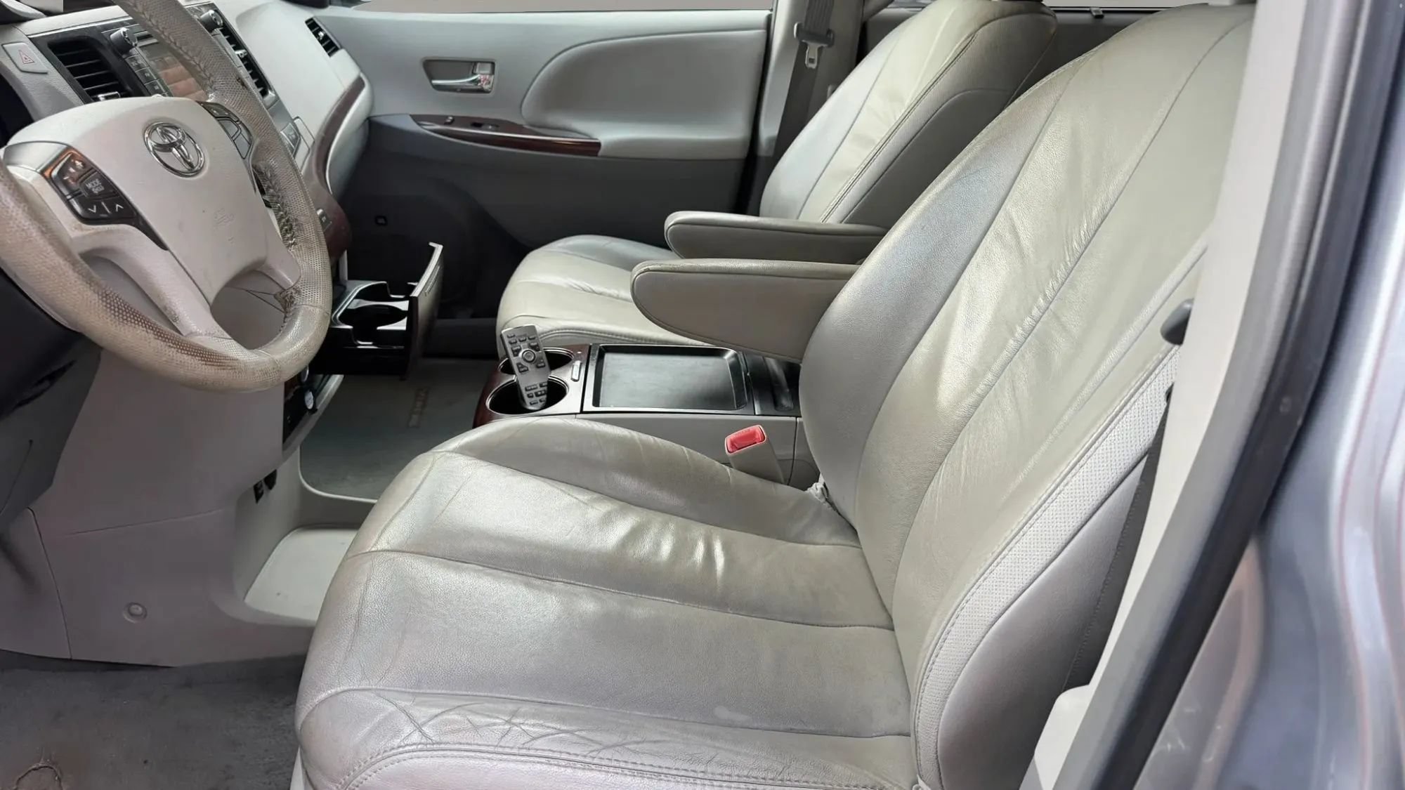Used 2011 Toyota Sienna XLE w/ Premium Pkg FWD image 7
