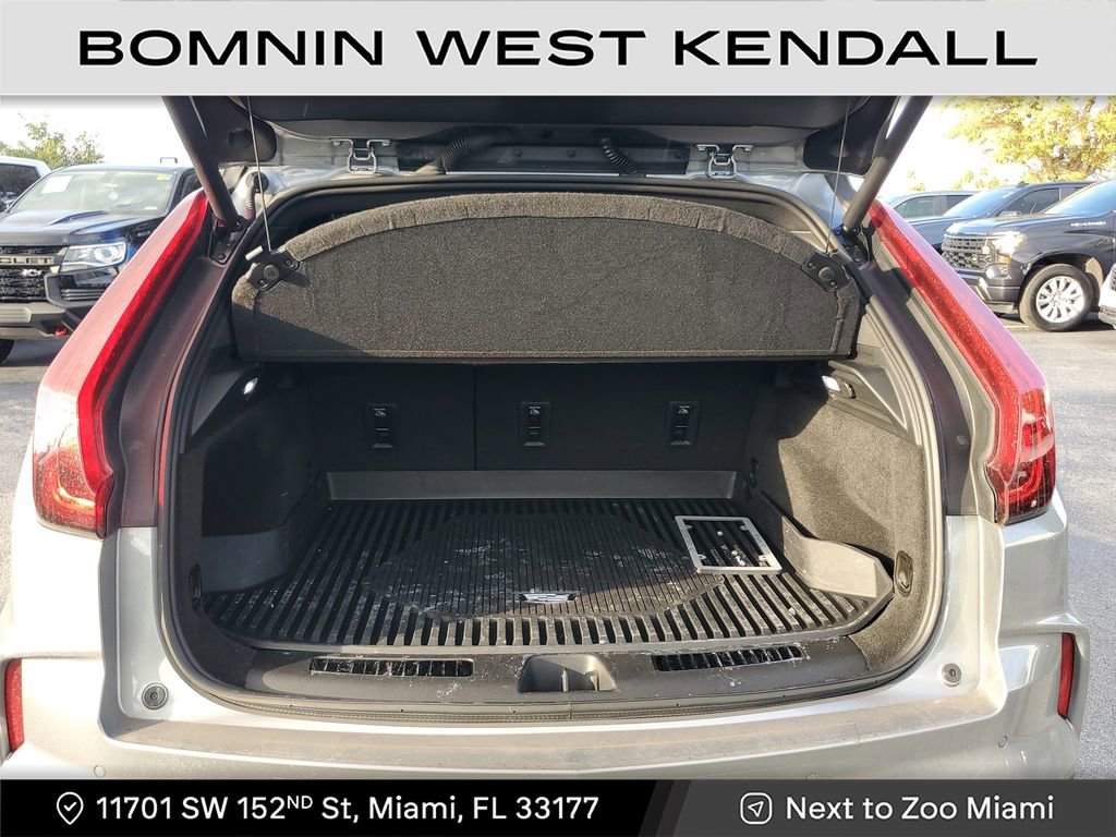 Used 2025 Cadillac XT4 Premium Luxury image 11