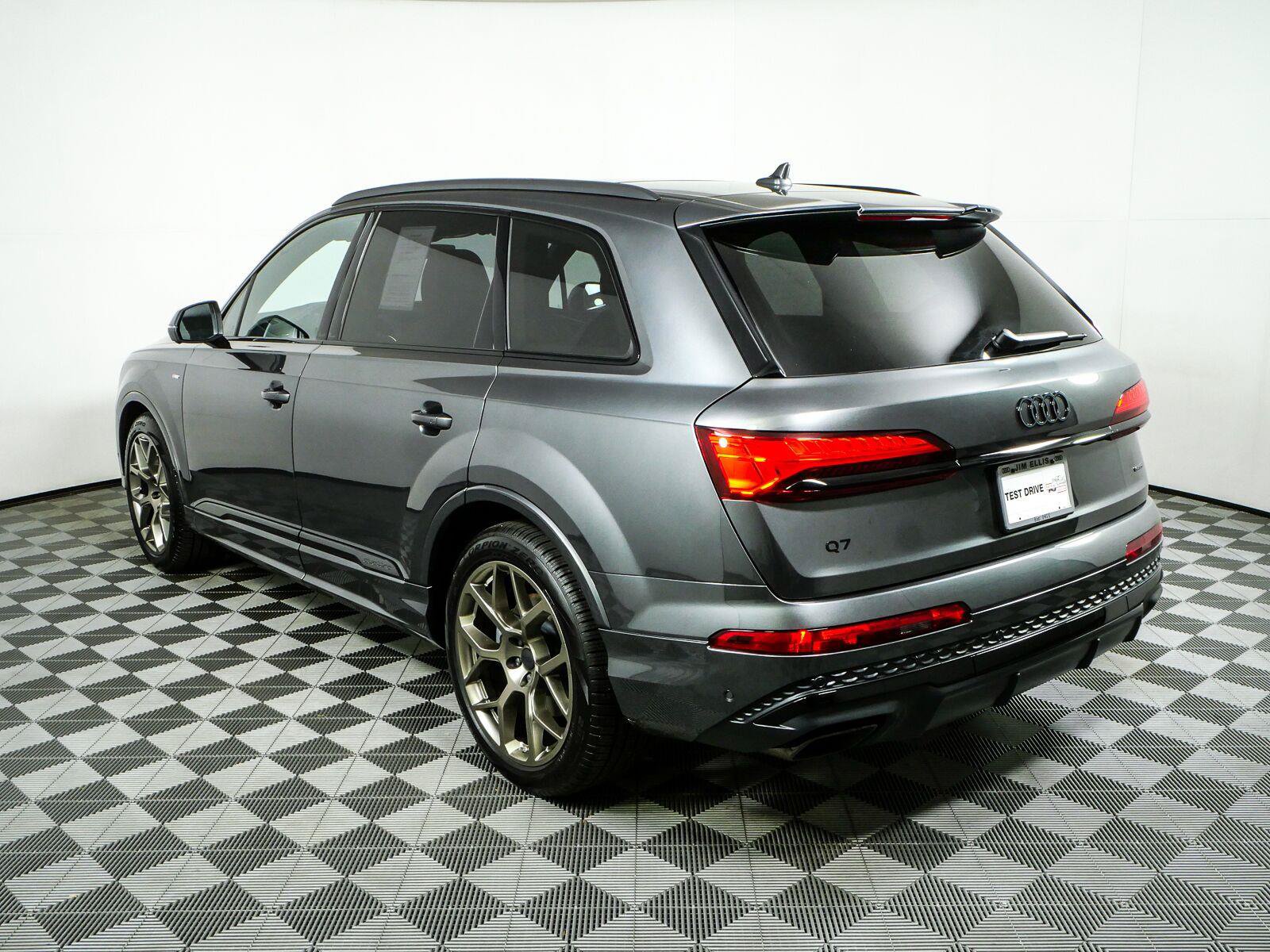 Used 2026 Audi Q7 Premium Plus AWD/4WD image 30