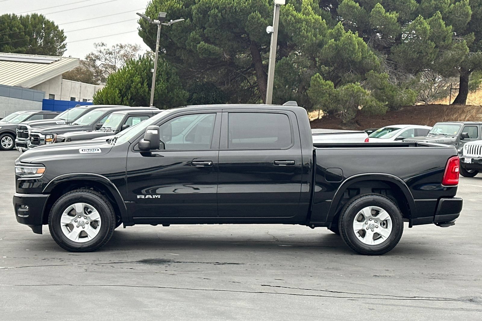 Used 2025 RAM 1500 Big Horn AWD/4WD image 7