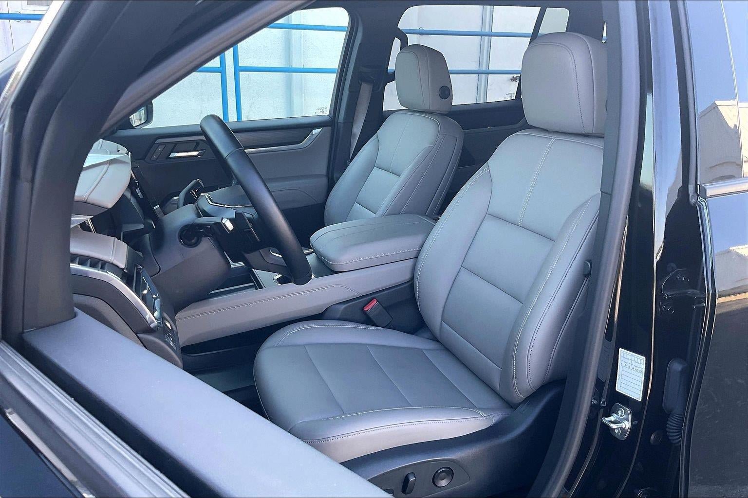 Used 2026 GMC Acadia Elevation w/ Elevation Premium Package FWD image 23