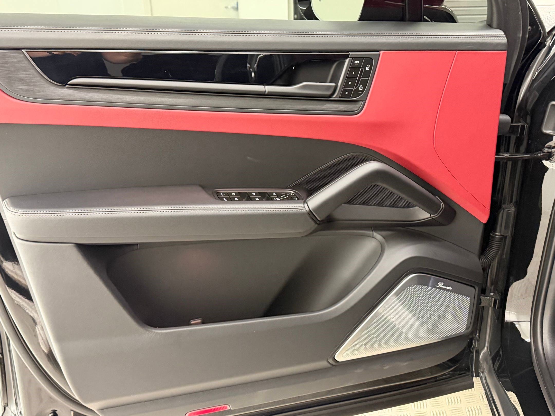 Certified 2025 Porsche Cayenne GTS AWD/4WD image 12