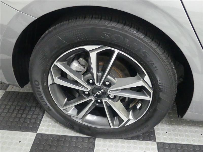 Used 2023 Kia Forte LXS w/ LXS Technology Package FWD image 17
