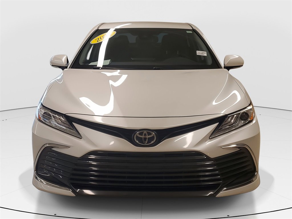Used 2021 Toyota Camry XLE image 3