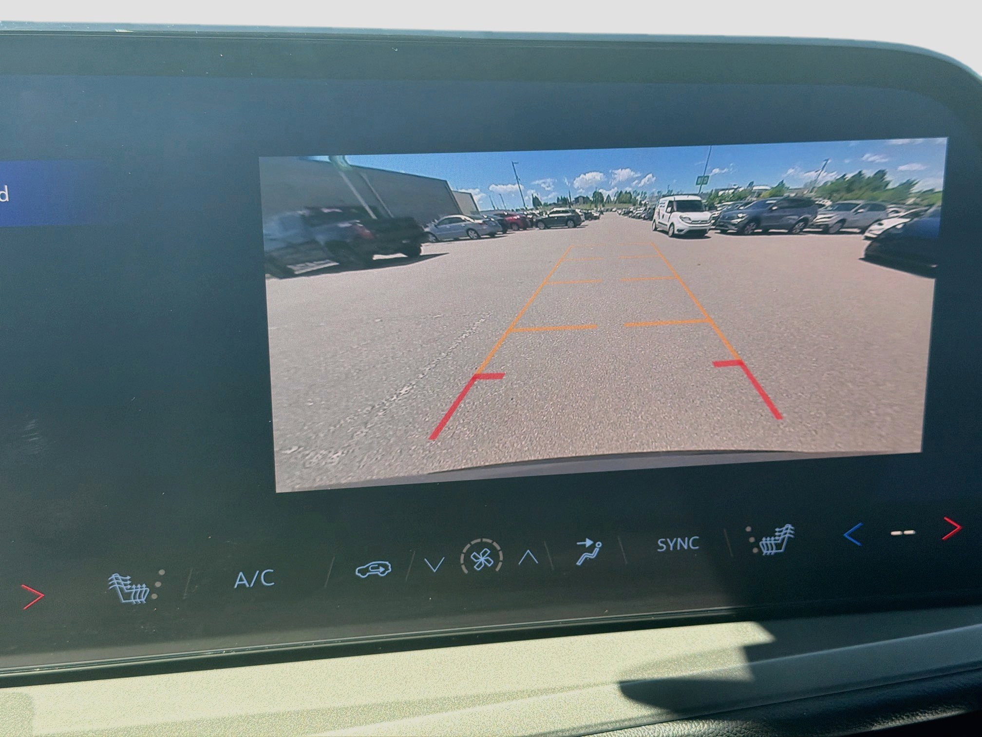 Used 2025 Chevrolet Traverse LT AWD/4WD image 23