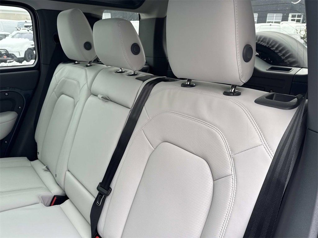 New 2026 Land Rover Defender 110 X-Dynamic SE image 13