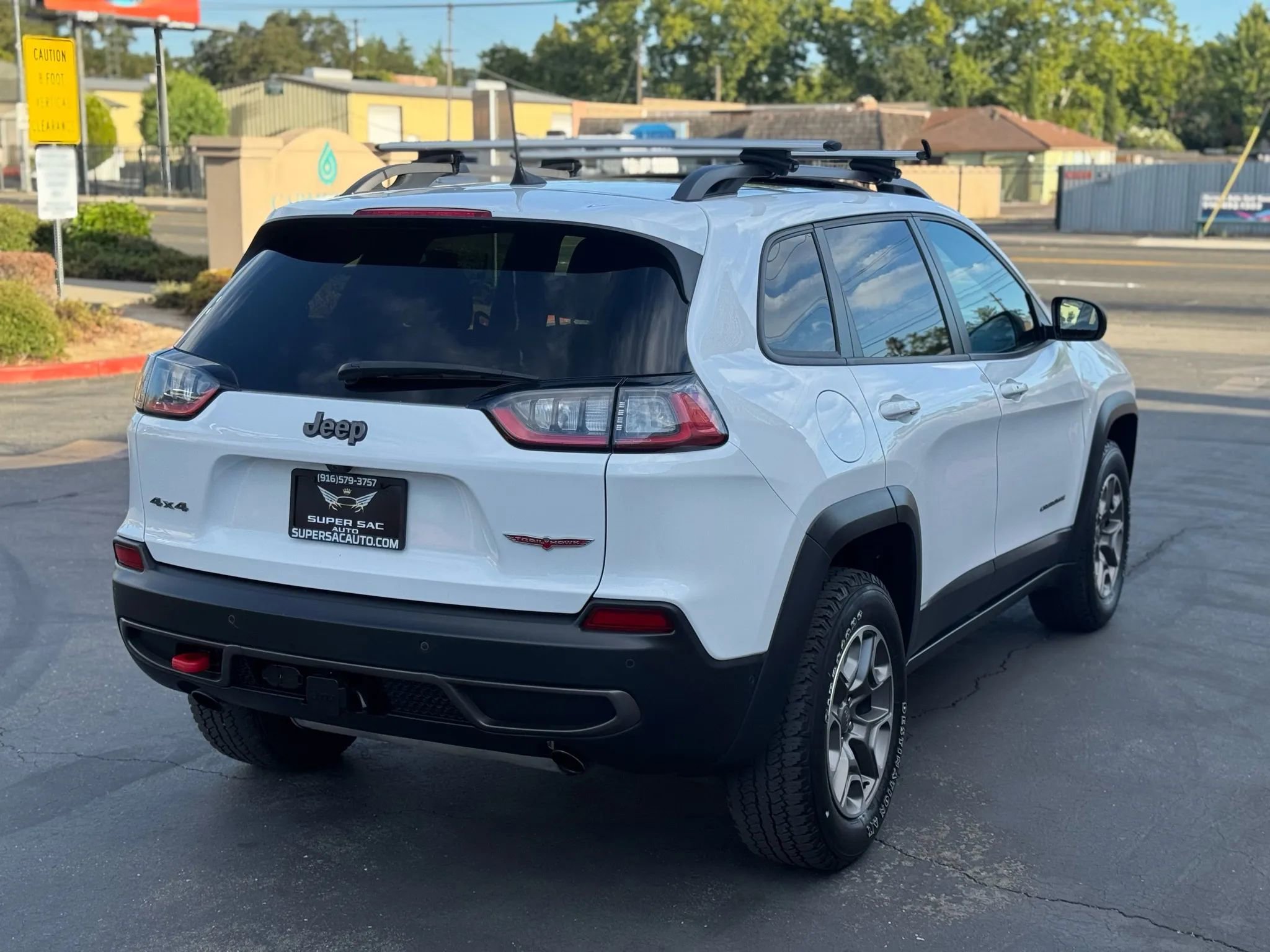 Used 2020 Jeep Cherokee Trailhawk image 6