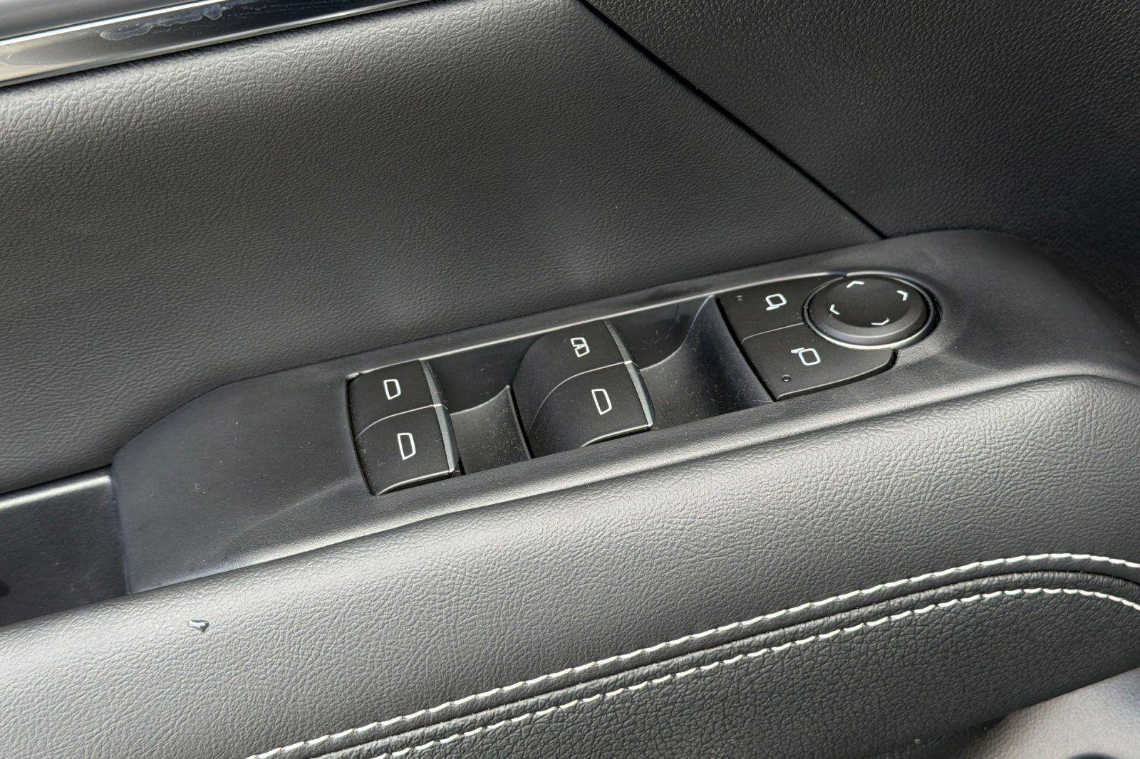 New 2026 GMC Terrain Denali w/ LPO, Floor Liner Package AWD/4WD image 11