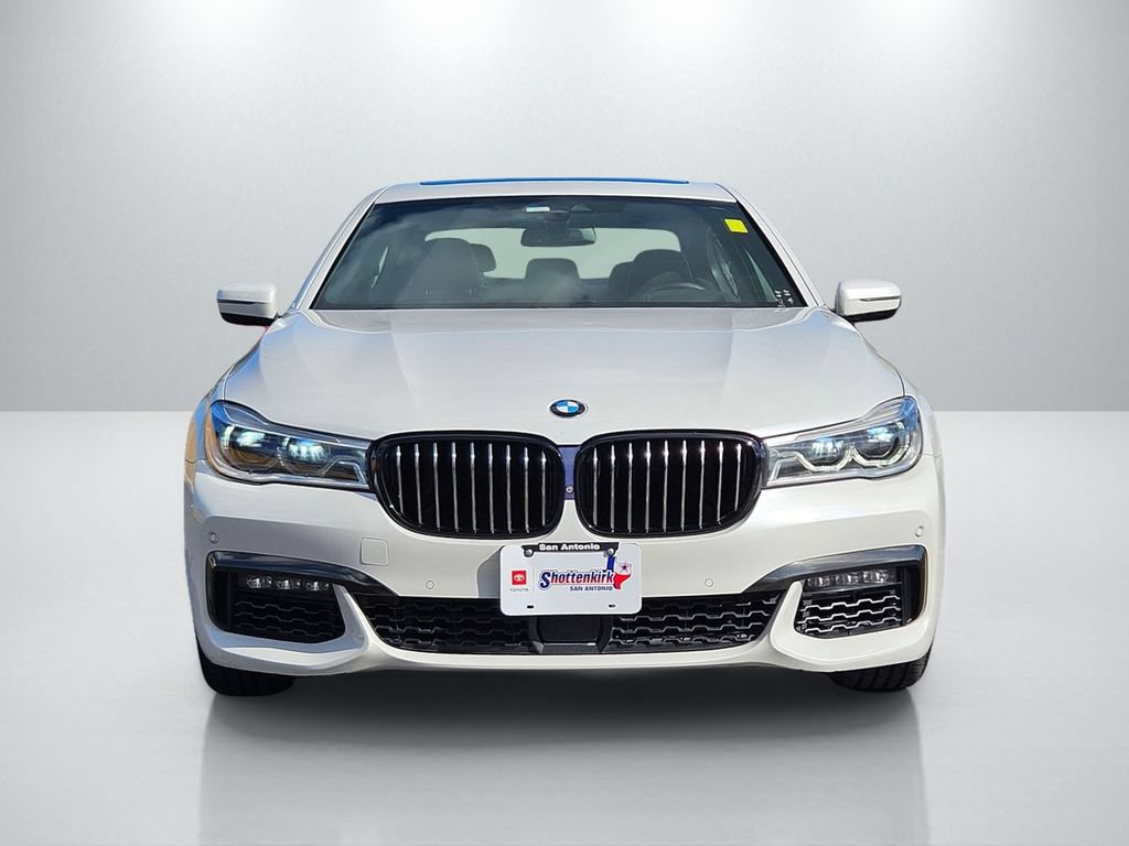 Used 2019 BMW 750i xDrive w/ M Sport Package AWD/4WD image 2