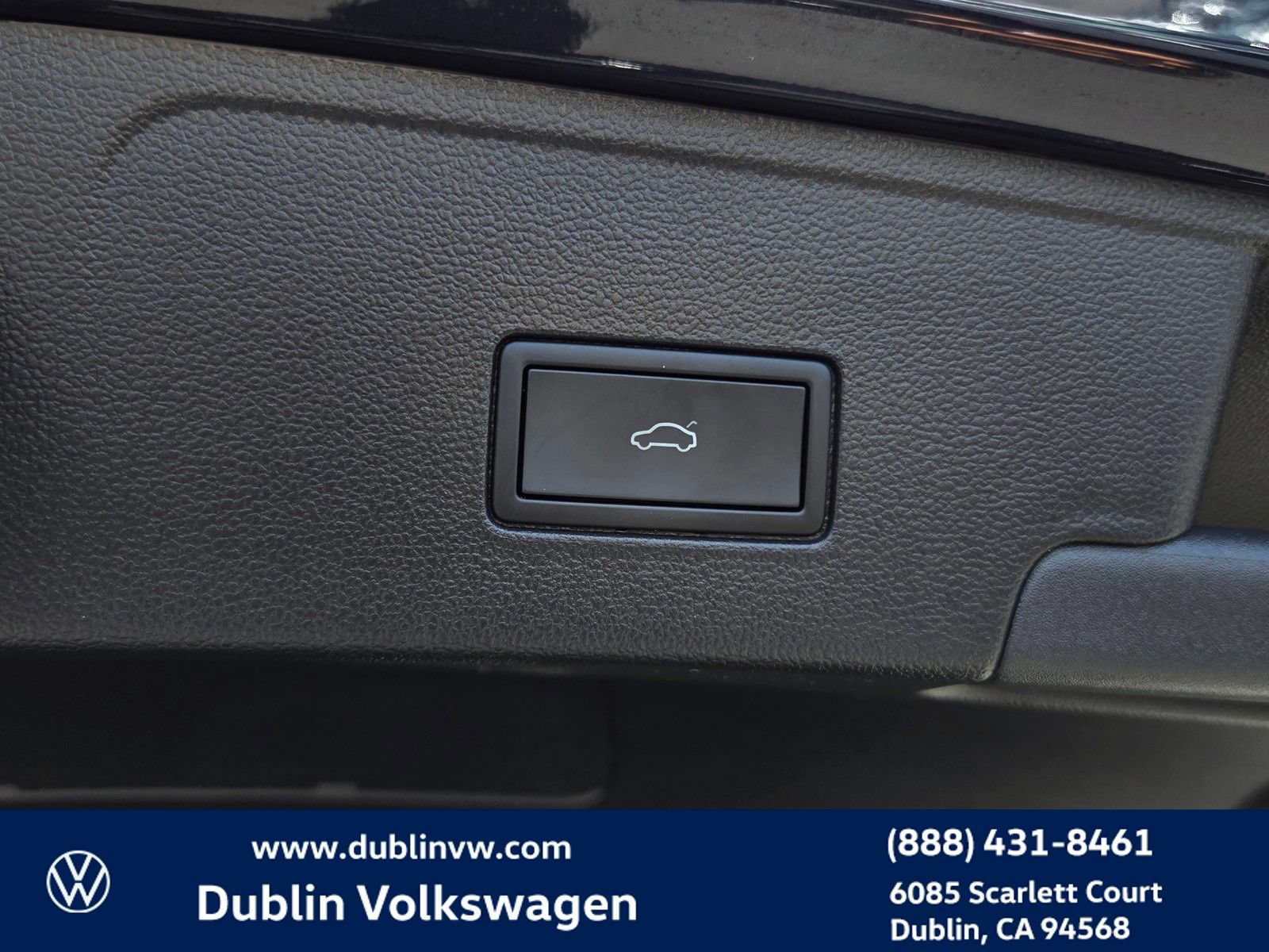 Certified 2024 Volkswagen Atlas Cross Sport SEL R-Line AWD/4WD image 26