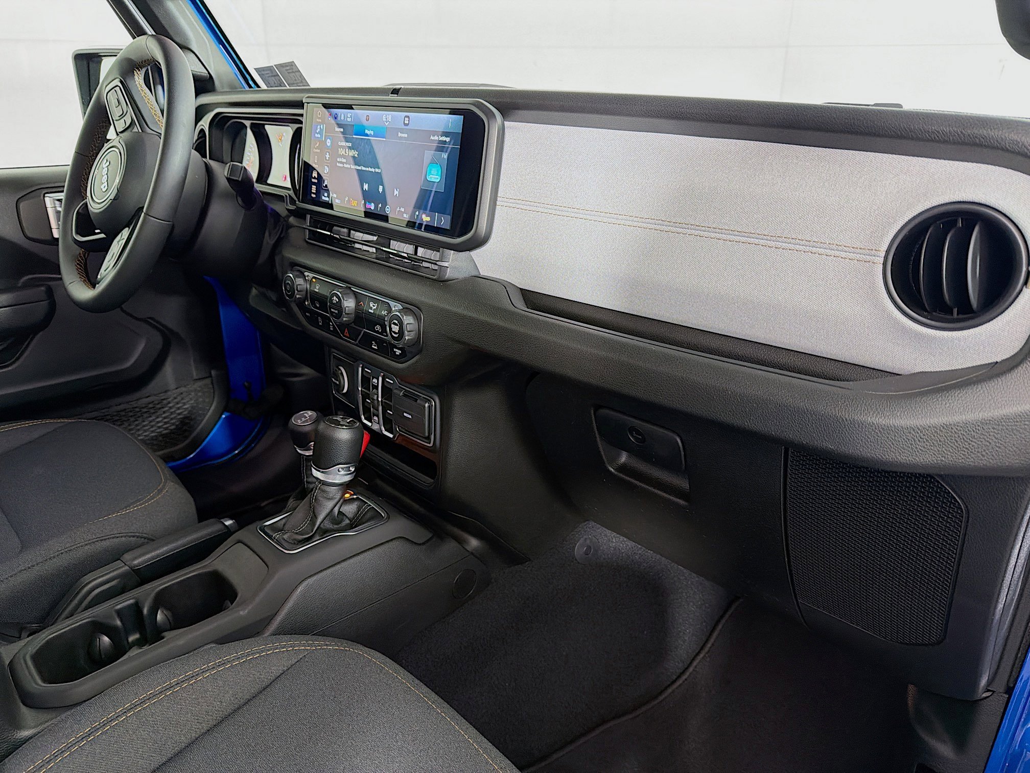 Used 2024 Jeep Wrangler Sport S image 28