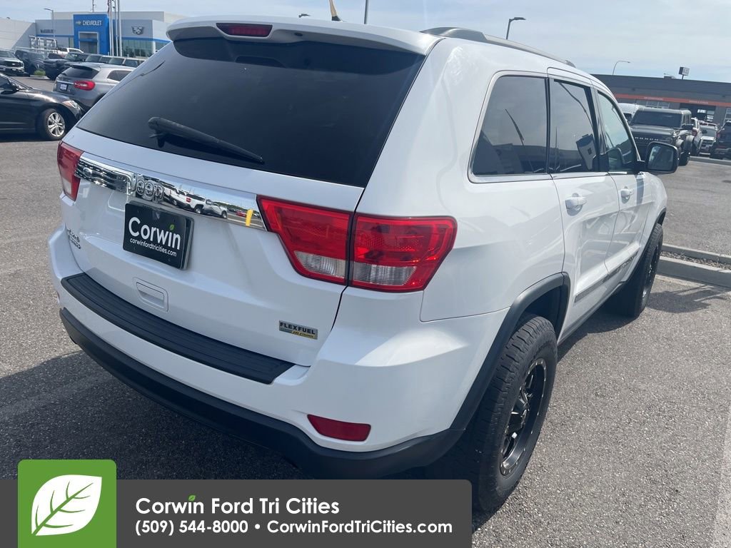 Used 2013 Jeep Grand Cherokee Laredo w/ Laredo E Group AWD/4WD image 9
