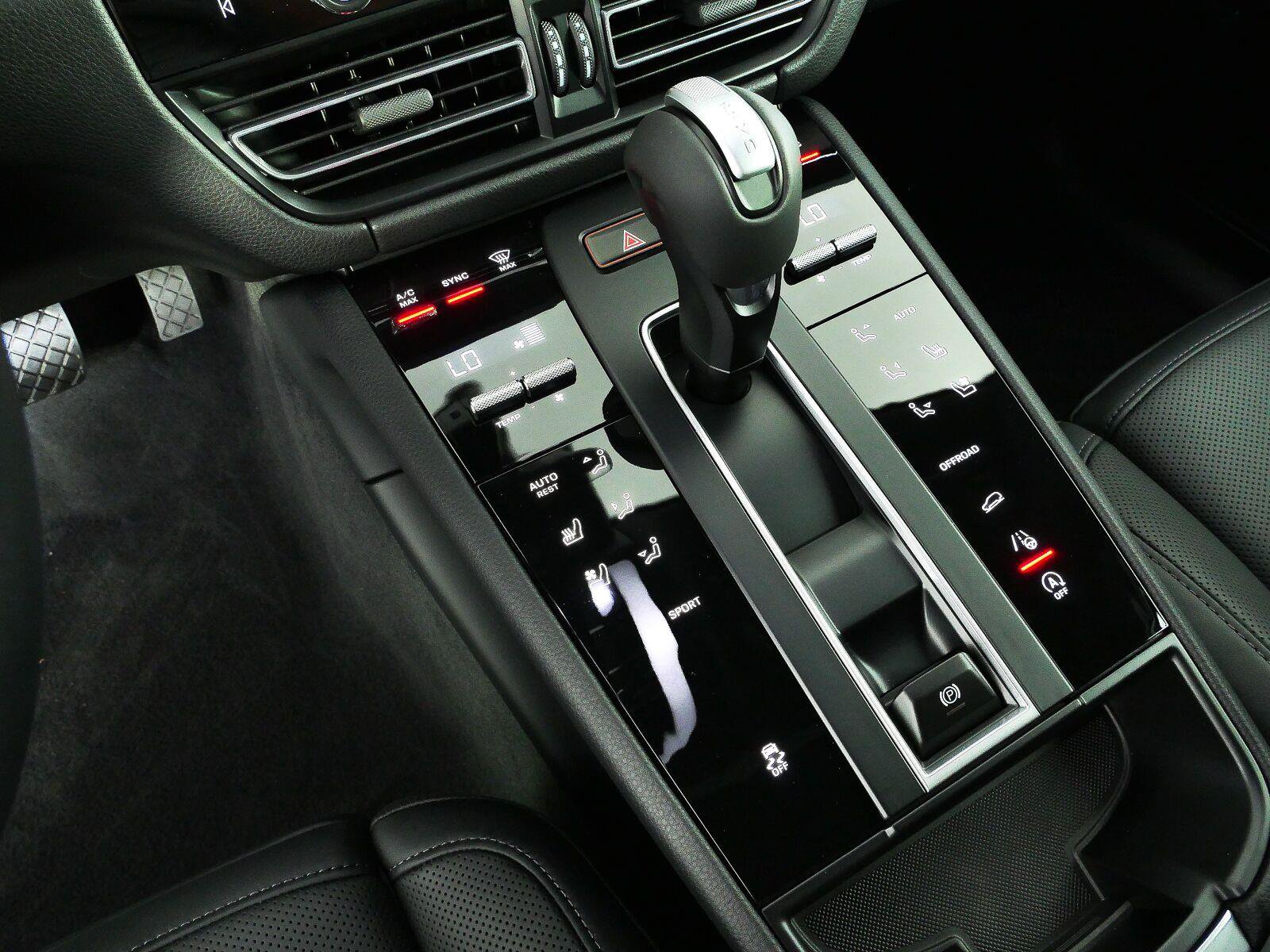New 2026 Porsche Macan Turbo AWD/4WD image 17