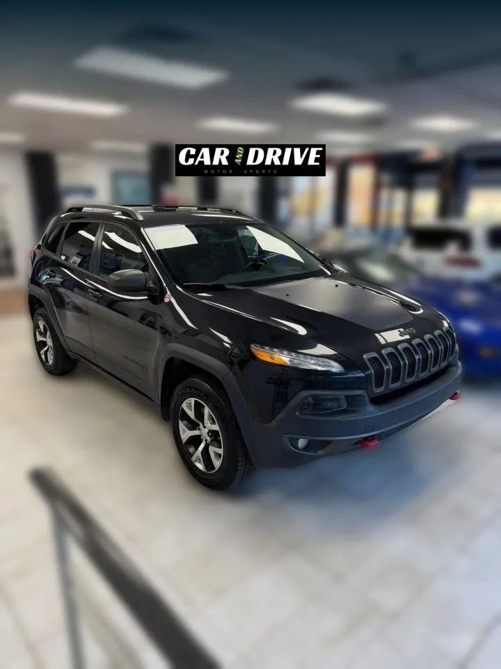 Used 2016 Jeep Cherokee Trailhawk w/ Cold Weather Group AWD/4WD image 3