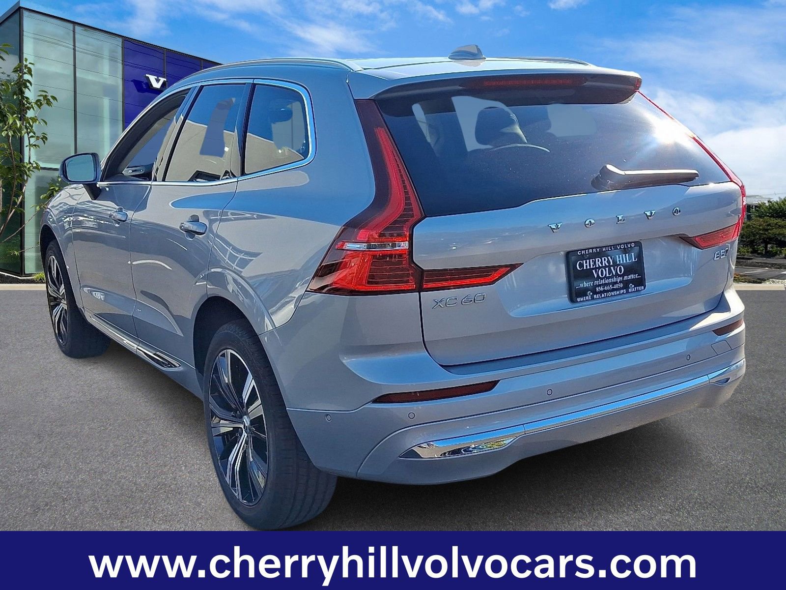 Certified 2023 Volvo XC60 B5 Plus w/ Climate Package image 4