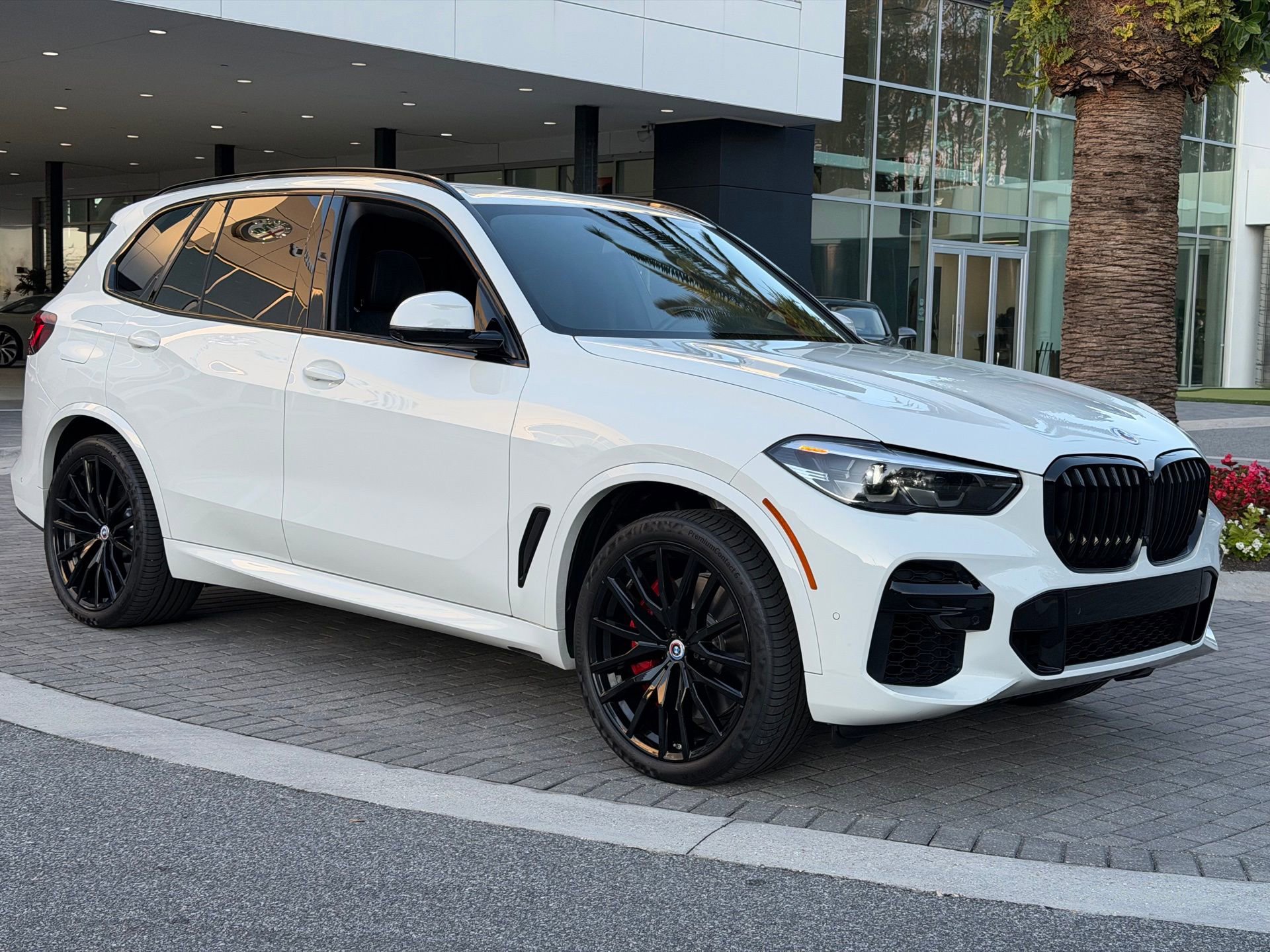 Used 2022 BMW X5 M50i w/ Premium Package image 31