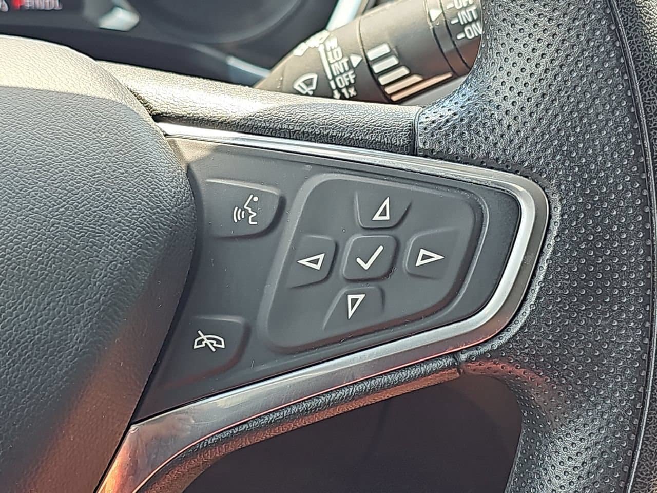 Certified 2023 Chevrolet Equinox LS w/ LS Convenience Package FWD image 23