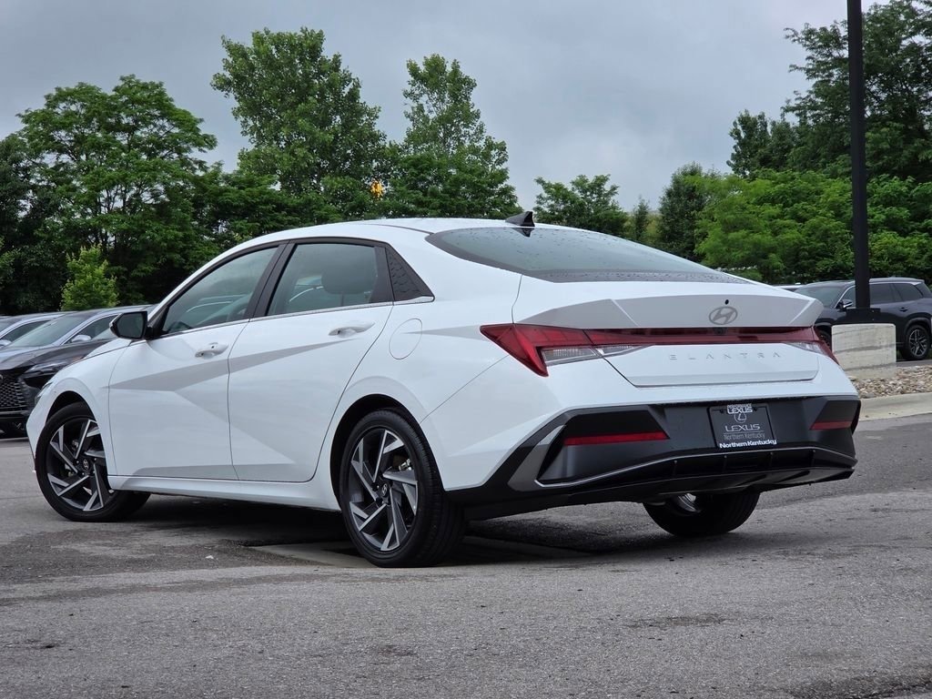Used 2025 Hyundai Elantra SEL FWD image 25