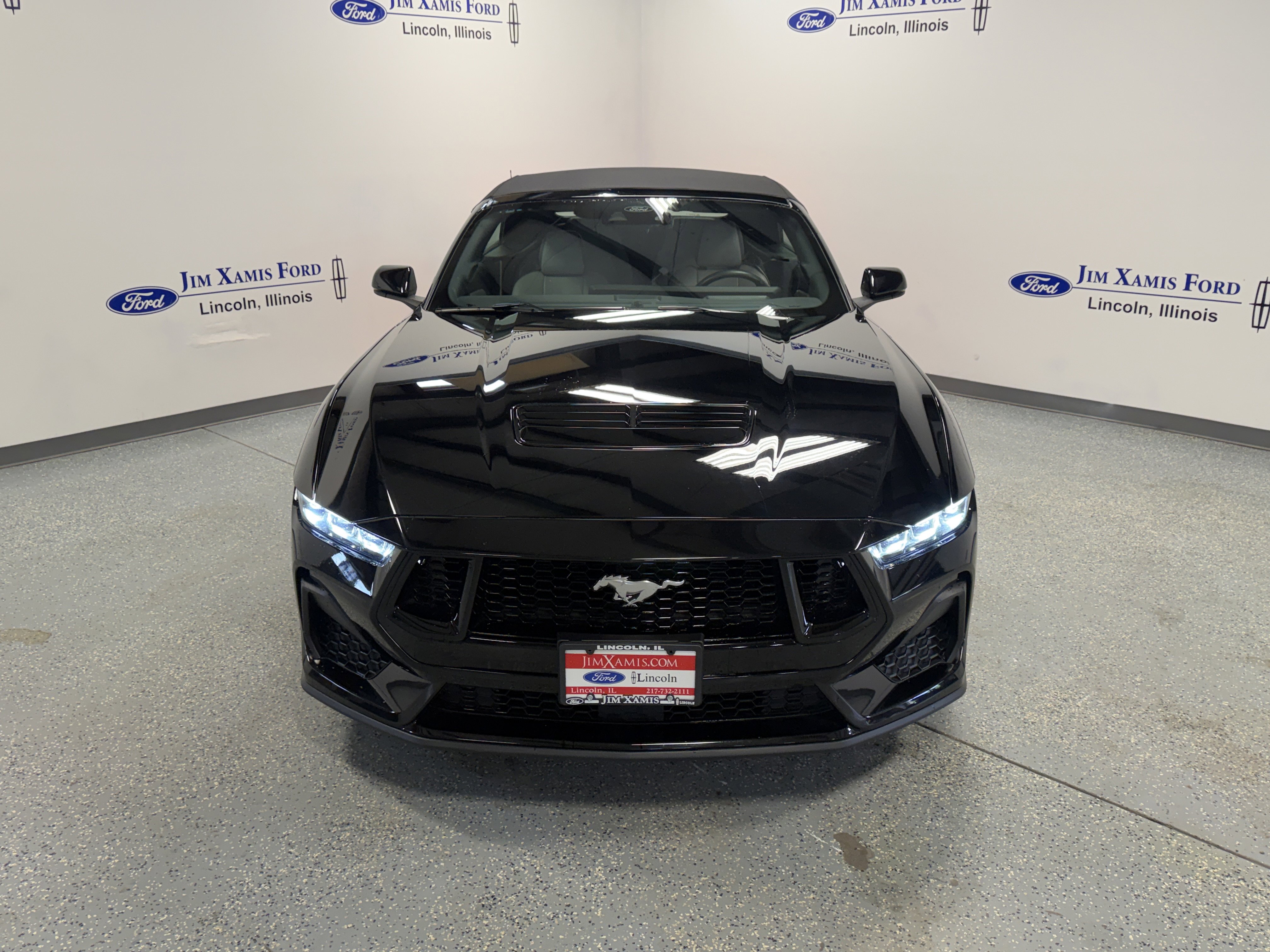 Used 2025 Ford Mustang GT Premium RWD image 2