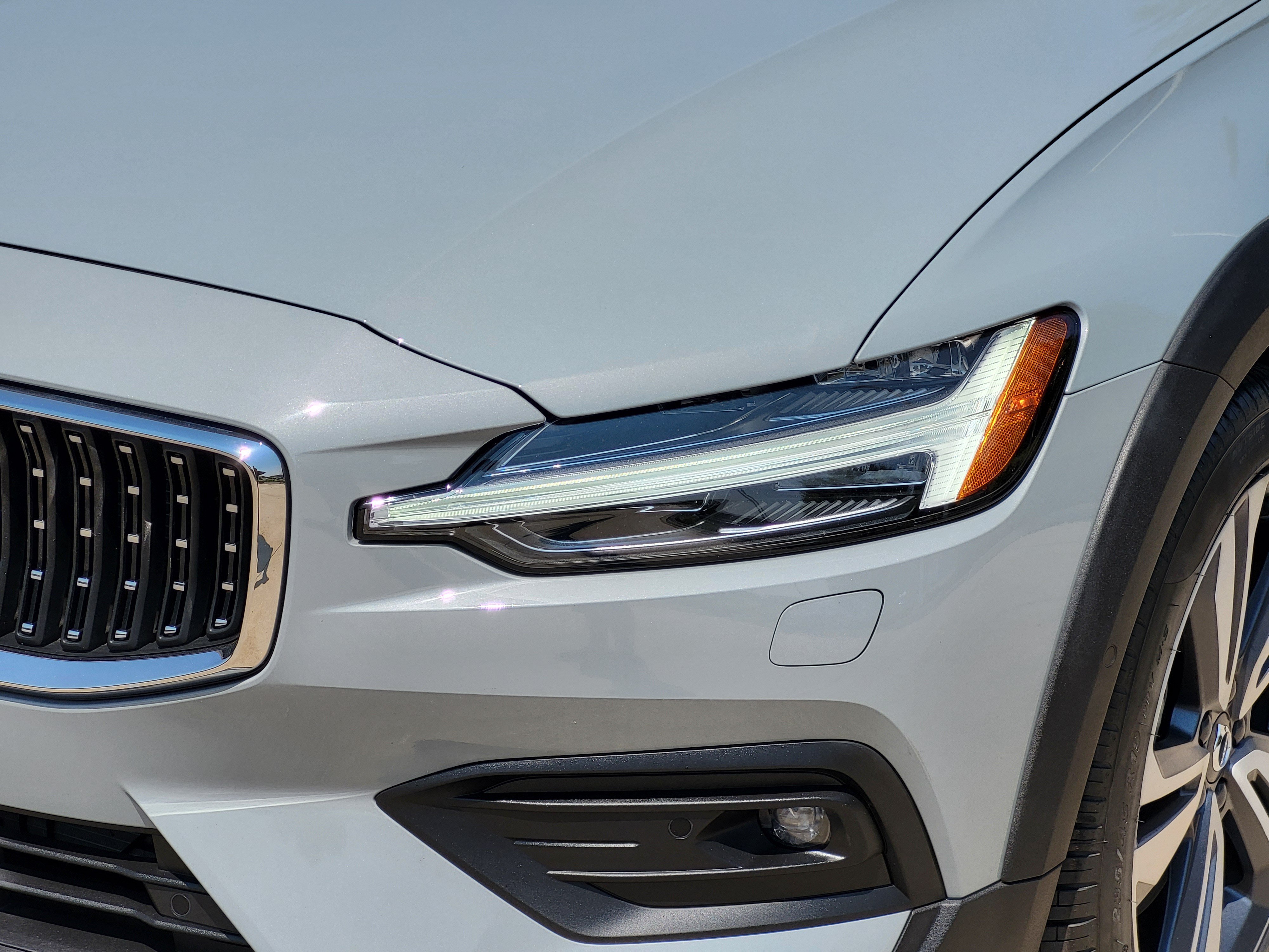 Certified 2026 Volvo V60 B5 Cross Country Plus AWD/4WD image 5