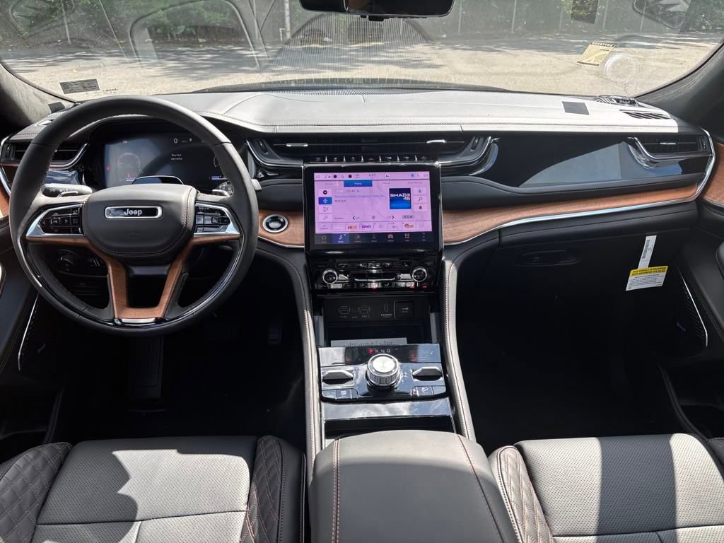 New 2025 Jeep Grand Cherokee Summit image 12