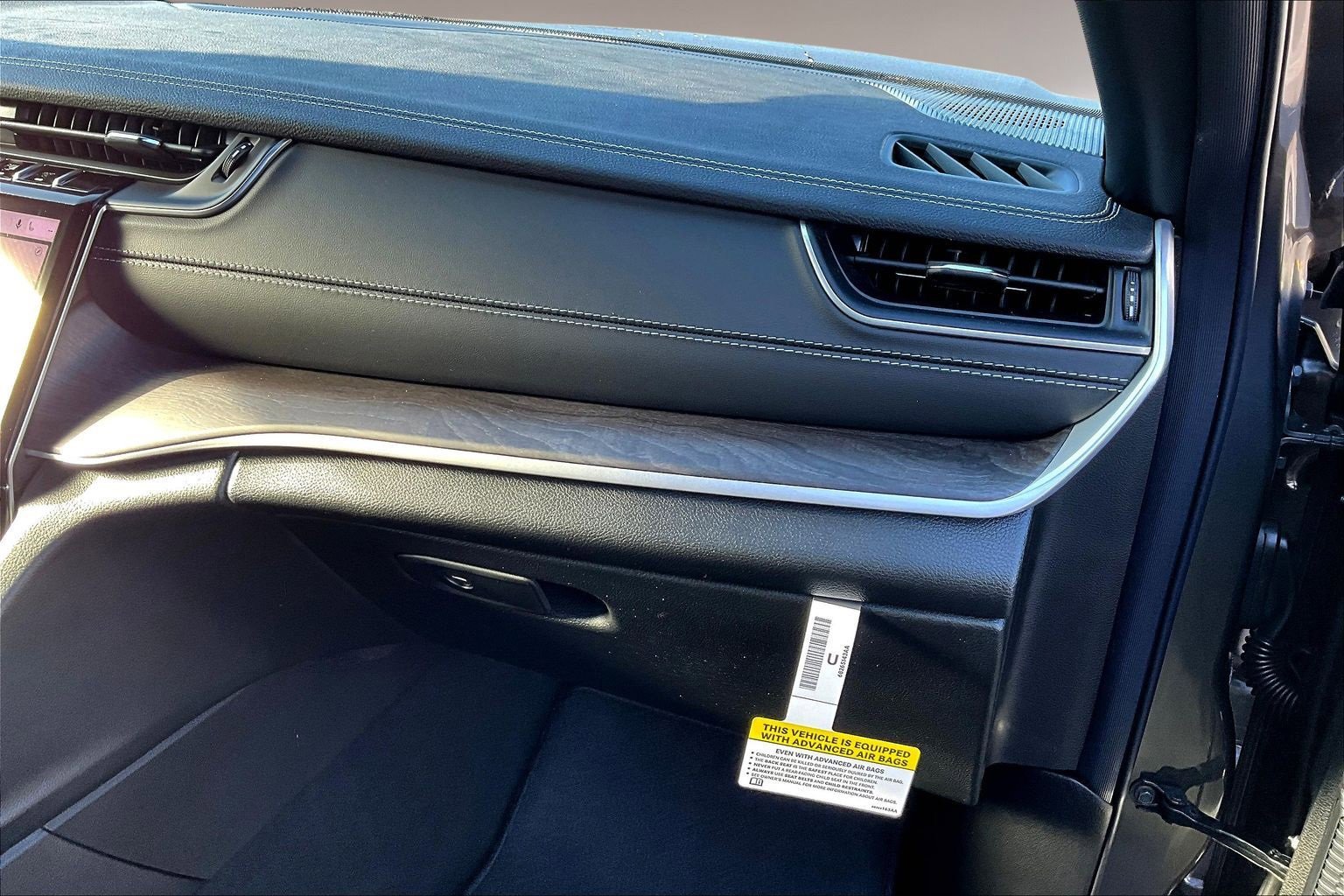 New 2025 Jeep Grand Cherokee L Limited w/ Black Appearance Package image 26