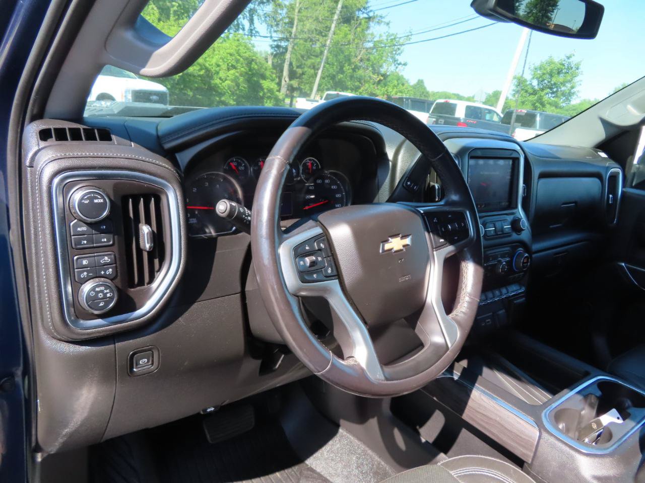 Used 2020 Chevrolet Silverado 2500 LTZ w/ LTZ Plus Package AWD/4WD image 34