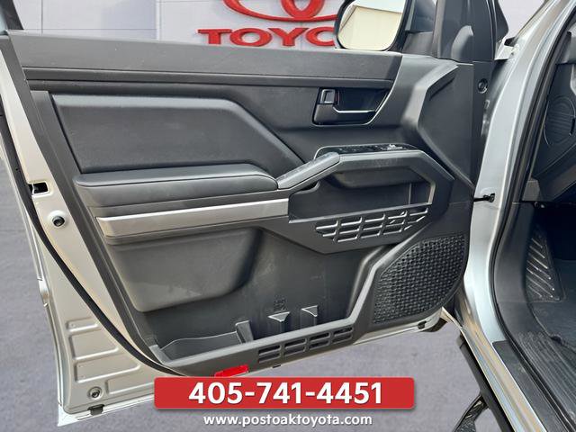 Used 2025 Toyota Tacoma SR5 AWD/4WD image 15