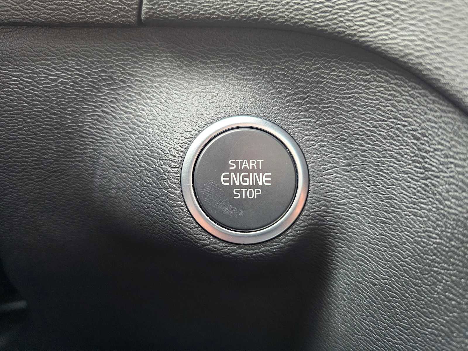 Certified 2024 Volvo XC40 B5 Plus w/ Climate Package image 34