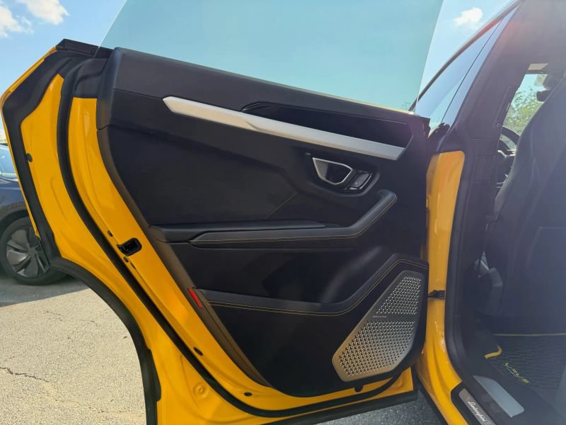 Used 2019 Lamborghini Urus AWD/4WD image 19