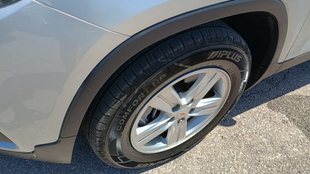 Used 2019 Chevrolet Trax LT w/ LT Convenience Package AWD/4WD image 37