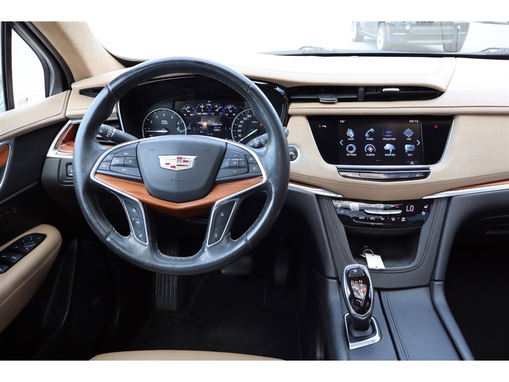 Used 2017 Cadillac XT5 Platinum AWD/4WD image 30