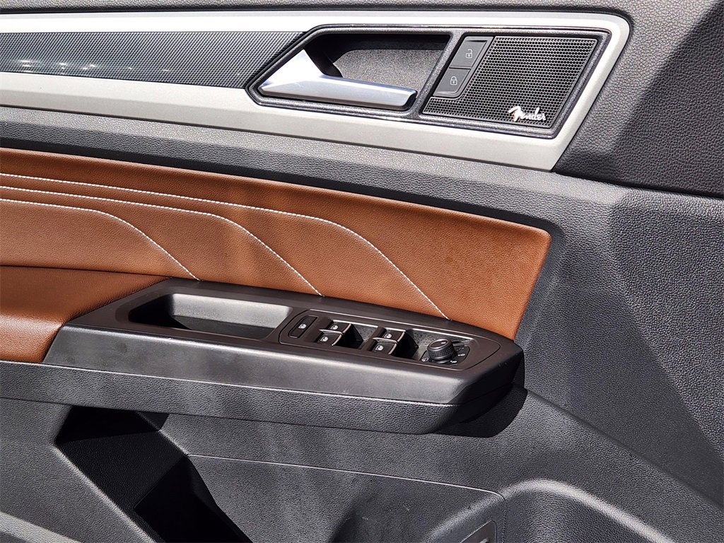 Used 2022 Volkswagen Atlas SEL Premium image 3