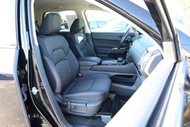 Certified 2025 Nissan Pathfinder SV FWD image 24