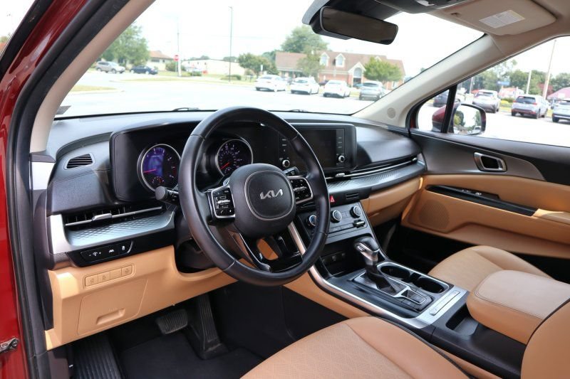 Used 2022 Kia Carnival LX FWD image 10